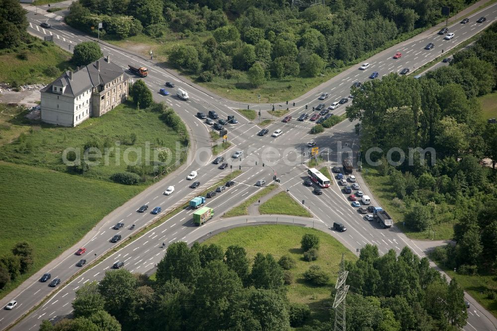 Aerial photograph Bottrop - Intersection Prosperstrasse - Arensberg road on the highway B224 in Bottrop in North Rhine-Westphalia