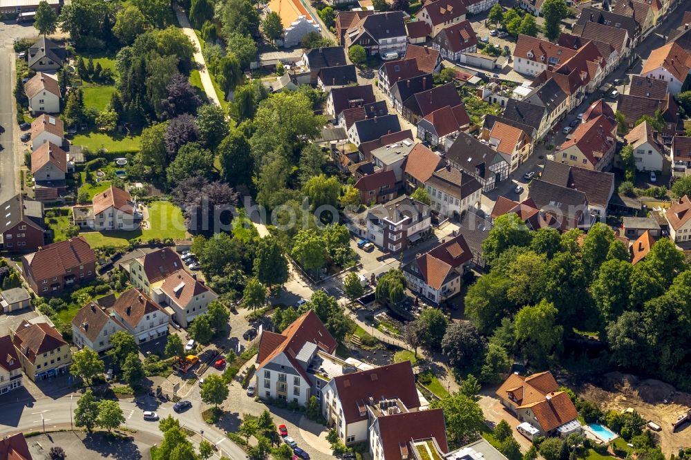 Rietberg from above - The course and the crossroads of the Rathausstrasse with the path An der Bleiche in Rietberg in the state North Rhine-Westphalia. The path An der Bleiche follows the course of the Ems through the city