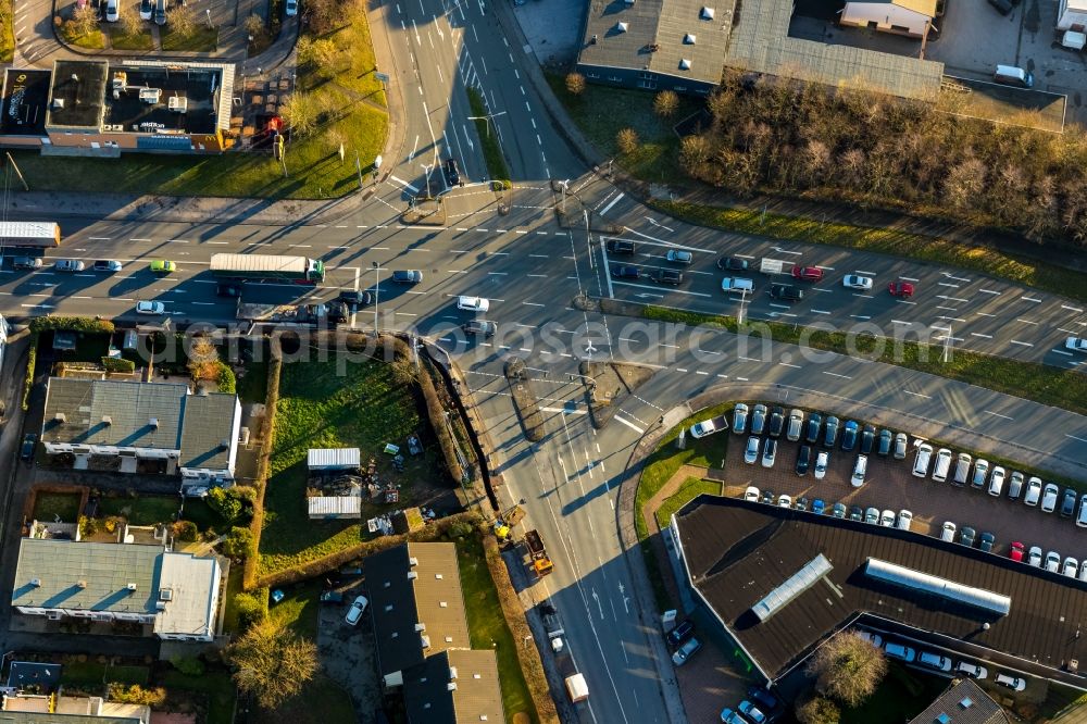 Aerial photograph Schwelm - Road traffic in the course of the intersection Talstrasse, Carl-Vom-Hagen-Strasse and Ruhrstrasse in Schwelm in the state North Rhine-Westphalia, Germany