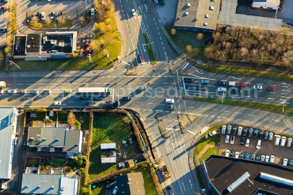 Schwelm from above - Road traffic in the course of the intersection Talstrasse, Carl-Vom-Hagen-Strasse and Ruhrstrasse in Schwelm in the state North Rhine-Westphalia, Germany