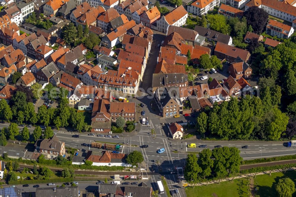 Warendorf from the bird's eye view: The crossroad of the Oststrasse with Beelener Strasse and Wallpromenade in Warendorf in the state North Rhine-Westphalia