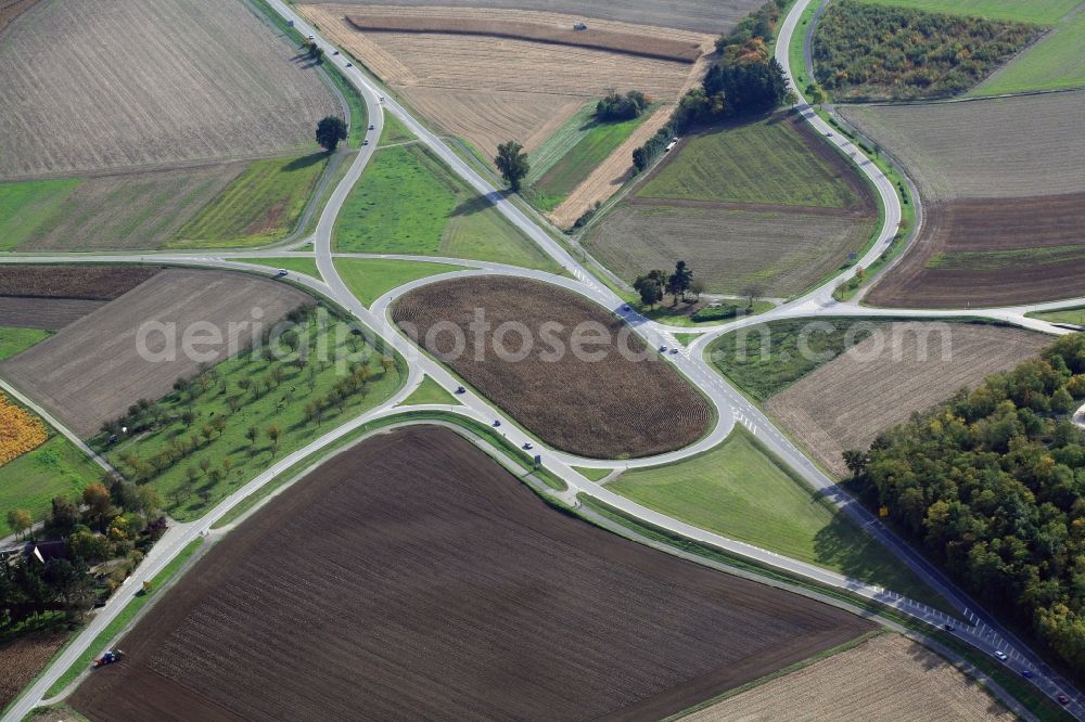 Breisach am Rhein from above - In the area of Rimsingen in Breisach am Rhein in the state of Baden-Wuerttemberg, the Federal Road B31, the road L134 and the county road K4999 cross at the so-called Rimsinger Ei. This street crossing with star-shaped extending roads is considered a special accident black spot