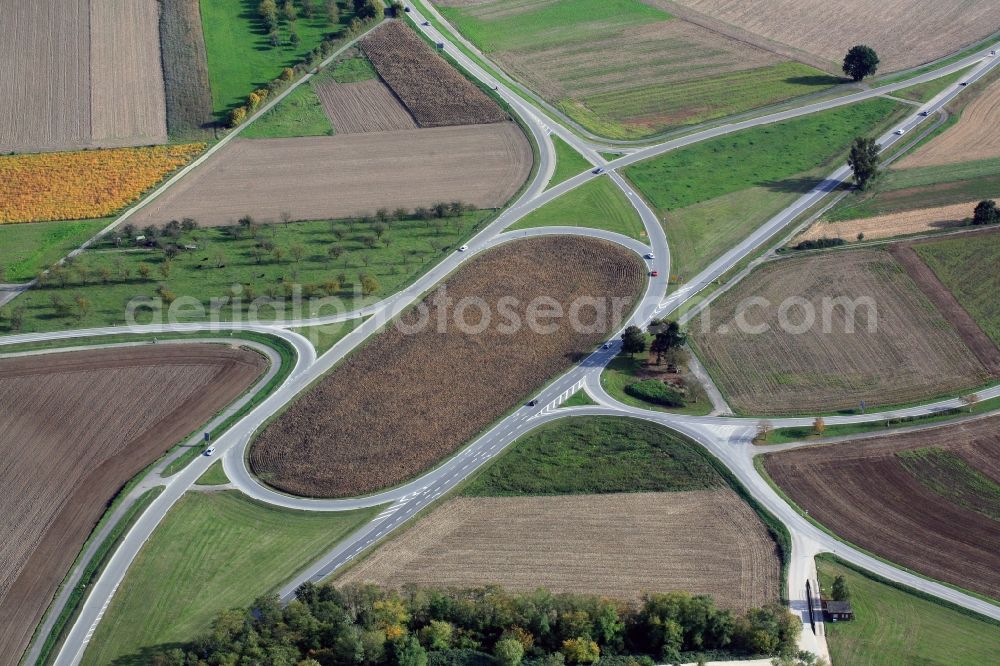 Aerial image Breisach am Rhein - In the area of Rimsingen in Breisach am Rhein in the state of Baden-Wuerttemberg, the Federal Road B31, the road L134 and the county road K4999 cross at the so-called Rimsinger Ei. This street crossing with star-shaped extending roads is considered a special accident black spot