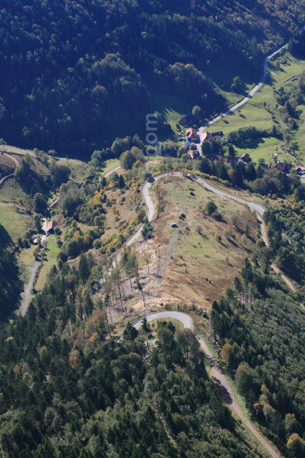 Häg-Ehrsberg from the bird's eye view: Twisty road in the mountainous region in the Black Forest at Haeg-Ehrsberg in the state Baden-Wuerttemberg