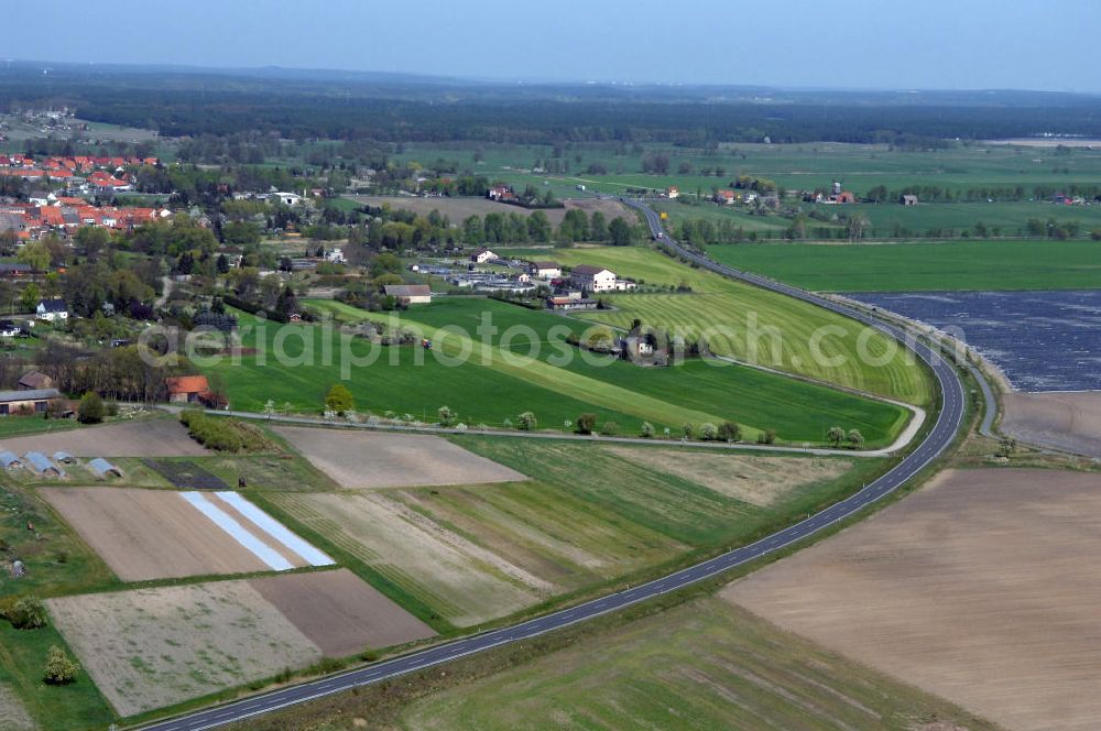 BEELITZ from above - Blick auf den Strassenverlauf der B2 Ortsumgehung Beelitz. Sie unterliegt dem Zuständigkeitsbereich Landesbetrieb Straßenwesen Niederlassung West Hauptsitz Potsdam, Steinstraße 104-106, 14480 Potsdam, Tel. +49(0)331 2334-0, Fax +49(0)331 2334-282, E-Mail: p.poststellels@ls.brandenburg.de; Die Projektsteuerung erfolgt durch Schüßler Plan Ingenieurgesellschaft mbH, Greifswalder Straße 80 A, 10405 Berlin, Tel. +49(0)30 42106 0, E-Mail: berlin@schuessler-plan.de