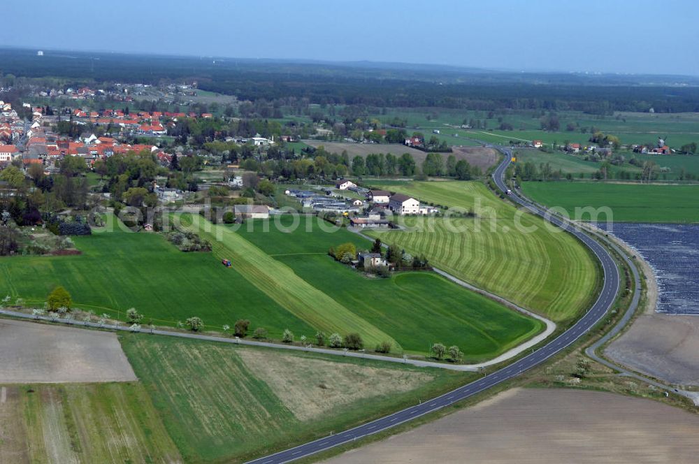 BEELITZ from the bird's eye view: Blick auf den Strassenverlauf der B2 Ortsumgehung Beelitz. Sie unterliegt dem Zuständigkeitsbereich Landesbetrieb Straßenwesen Niederlassung West Hauptsitz Potsdam, Steinstraße 104-106, 14480 Potsdam, Tel. +49(0)331 2334-0, Fax +49(0)331 2334-282, E-Mail: p.poststellels@ls.brandenburg.de; Die Projektsteuerung erfolgt durch Schüßler Plan Ingenieurgesellschaft mbH, Greifswalder Straße 80 A, 10405 Berlin, Tel. +49(0)30 42106 0, E-Mail: berlin@schuessler-plan.de