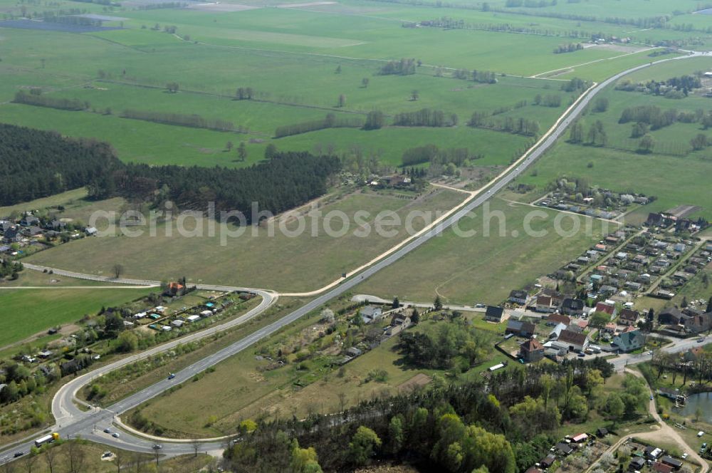 BEELITZ from the bird's eye view: Blick auf den Strassenverlauf der B2 Ortsumgehung Beelitz. Sie unterliegt dem Zuständigkeitsbereich Landesbetrieb Straßenwesen Niederlassung West Hauptsitz Potsdam, Steinstraße 104-106, 14480 Potsdam, Tel. +49(0)331 2334-0, Fax +49(0)331 2334-282, E-Mail: p.poststellels@ls.brandenburg.de; Die Projektsteuerung erfolgt durch Schüßler Plan Ingenieurgesellschaft mbH, Greifswalder Straße 80 A, 10405 Berlin, Tel. +49(0)30 42106 0, E-Mail: berlin@schuessler-plan.de