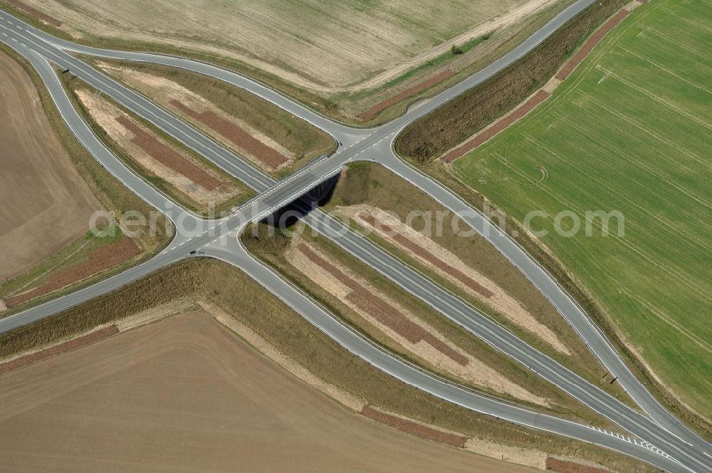 BENSDORF from above - Blick auf den Strassenverlauf der L96 Ortsumgehung Bensdorf. Sie unterliegt dem Zuständigkeitsbereich Landesbetrieb Straßenwesen Niederlassung West Hauptsitz Potsdam, Steinstraße 104-106, 14480 Potsdam, Tel. +49(0)331 2334-0, Fax +49(0)331 2334-282, E-Mail: p.poststellels@ls.brandenburg.de; Die Projektsteuerung erfolgt durch Schüßler Plan Ingenieurgesellschaft mbH, Greifswalder Straße 80 A, 10405 Berlin, Tel. +49(0)30 42106 0, E-Mail: berlin@schuessler-plan.de