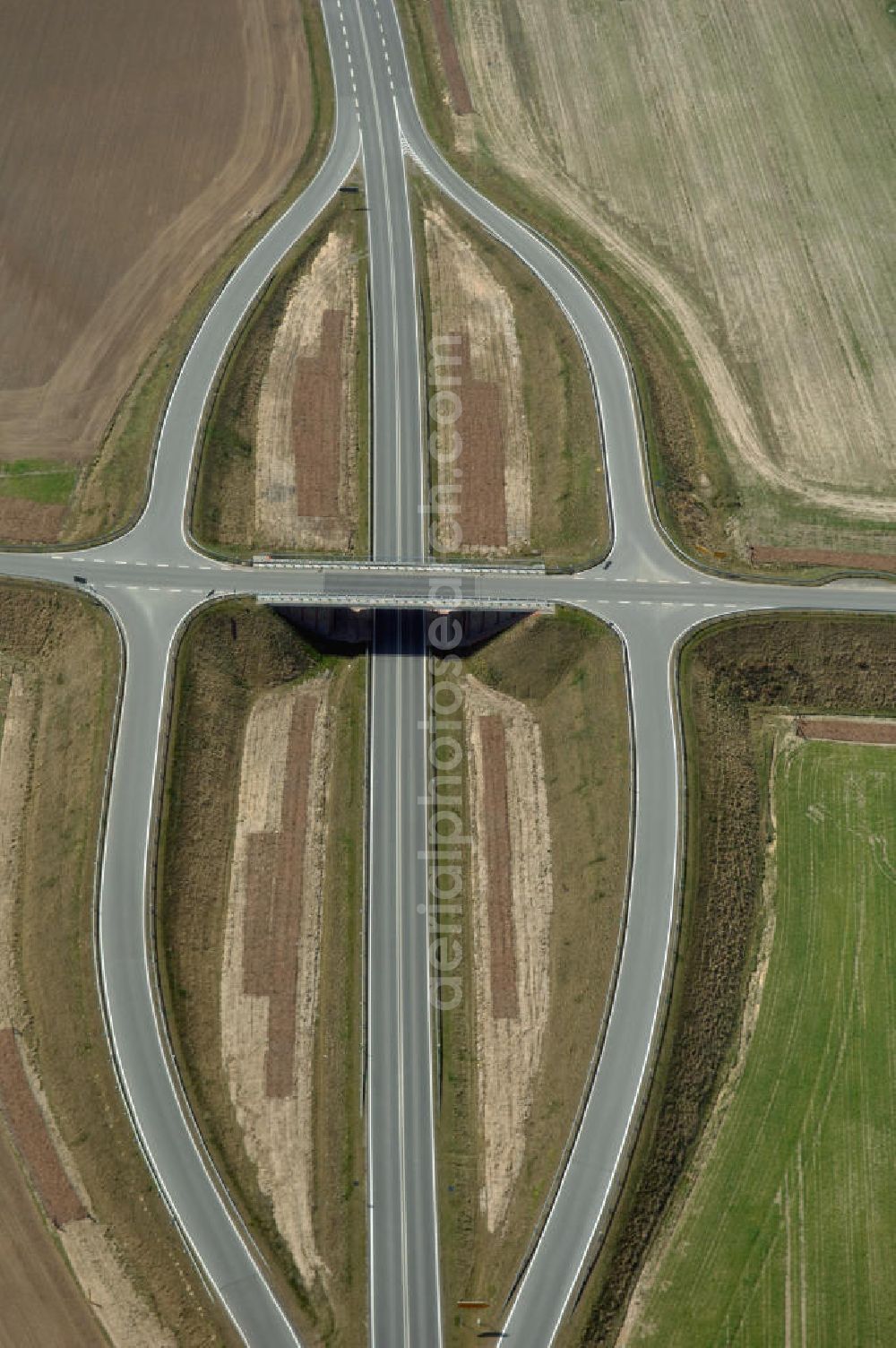 BENSDORF from the bird's eye view: Blick auf den Strassenverlauf der L96 Ortsumgehung Bensdorf. Sie unterliegt dem Zuständigkeitsbereich Landesbetrieb Straßenwesen Niederlassung West Hauptsitz Potsdam, Steinstraße 104-106, 14480 Potsdam, Tel. +49(0)331 2334-0, Fax +49(0)331 2334-282, E-Mail: p.poststellels@ls.brandenburg.de; Die Projektsteuerung erfolgt durch Schüßler Plan Ingenieurgesellschaft mbH, Greifswalder Straße 80 A, 10405 Berlin, Tel. +49(0)30 42106 0, E-Mail: berlin@schuessler-plan.de