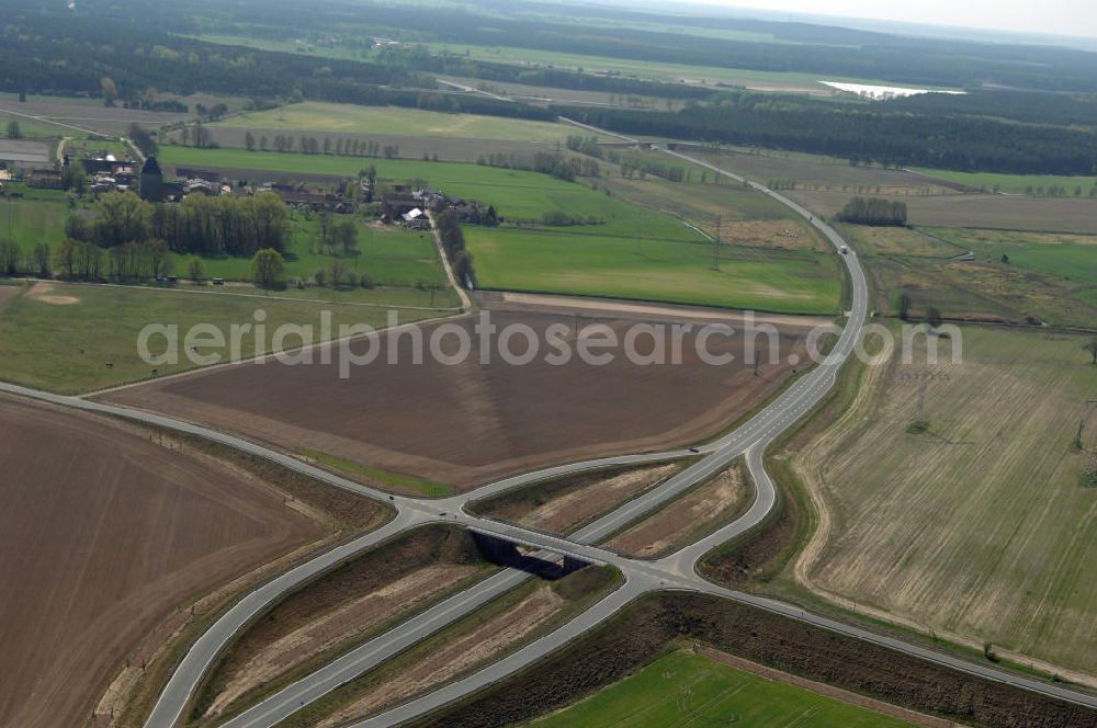 Aerial photograph BENSDORF - Blick auf den Strassenverlauf der L96 Ortsumgehung Bensdorf. Sie unterliegt dem Zuständigkeitsbereich Landesbetrieb Straßenwesen Niederlassung West Hauptsitz Potsdam, Steinstraße 104-106, 14480 Potsdam, Tel. +49(0)331 2334-0, Fax +49(0)331 2334-282, E-Mail: p.poststellels@ls.brandenburg.de; Die Projektsteuerung erfolgt durch Schüßler Plan Ingenieurgesellschaft mbH, Greifswalder Straße 80 A, 10405 Berlin, Tel. +49(0)30 42106 0, E-Mail: berlin@schuessler-plan.de