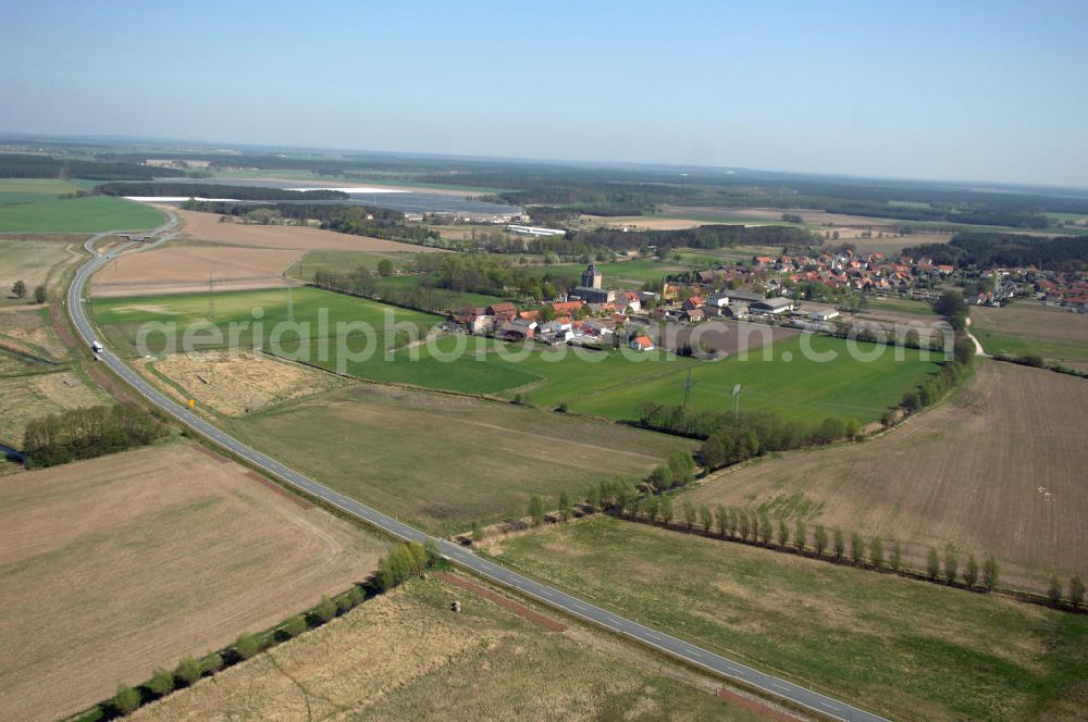 BENSDORF from above - Blick auf den Strassenverlauf der L96 Ortsumgehung Bensdorf. Sie unterliegt dem Zuständigkeitsbereich Landesbetrieb Straßenwesen Niederlassung West Hauptsitz Potsdam, Steinstraße 104-106, 14480 Potsdam, Tel. +49(0)331 2334-0, Fax +49(0)331 2334-282, E-Mail: p.poststellels@ls.brandenburg.de; Die Projektsteuerung erfolgt durch Schüßler Plan Ingenieurgesellschaft mbH, Greifswalder Straße 80 A, 10405 Berlin, Tel. +49(0)30 42106 0, E-Mail: berlin@schuessler-plan.de