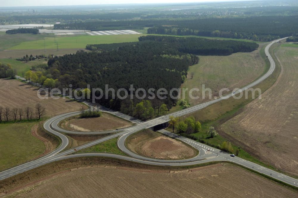 BENSDORF from the bird's eye view: Blick auf den Strassenverlauf der L96 Ortsumgehung Bensdorf. Sie unterliegt dem Zuständigkeitsbereich Landesbetrieb Straßenwesen Niederlassung West Hauptsitz Potsdam, Steinstraße 104-106, 14480 Potsdam, Tel. +49(0)331 2334-0, Fax +49(0)331 2334-282, E-Mail: p.poststellels@ls.brandenburg.de; Die Projektsteuerung erfolgt durch Schüßler Plan Ingenieurgesellschaft mbH, Greifswalder Straße 80 A, 10405 Berlin, Tel. +49(0)30 42106 0, E-Mail: berlin@schuessler-plan.de