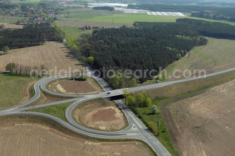 Aerial image BENSDORF - Blick auf den Strassenverlauf der L96 Ortsumgehung Bensdorf. Sie unterliegt dem Zuständigkeitsbereich Landesbetrieb Straßenwesen Niederlassung West Hauptsitz Potsdam, Steinstraße 104-106, 14480 Potsdam, Tel. +49(0)331 2334-0, Fax +49(0)331 2334-282, E-Mail: p.poststellels@ls.brandenburg.de; Die Projektsteuerung erfolgt durch Schüßler Plan Ingenieurgesellschaft mbH, Greifswalder Straße 80 A, 10405 Berlin, Tel. +49(0)30 42106 0, E-Mail: berlin@schuessler-plan.de