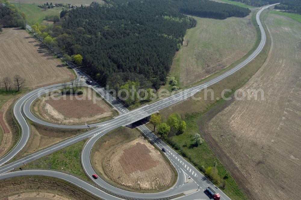 BENSDORF from the bird's eye view: Blick auf den Strassenverlauf der L96 Ortsumgehung Bensdorf. Sie unterliegt dem Zuständigkeitsbereich Landesbetrieb Straßenwesen Niederlassung West Hauptsitz Potsdam, Steinstraße 104-106, 14480 Potsdam, Tel. +49(0)331 2334-0, Fax +49(0)331 2334-282, E-Mail: p.poststellels@ls.brandenburg.de; Die Projektsteuerung erfolgt durch Schüßler Plan Ingenieurgesellschaft mbH, Greifswalder Straße 80 A, 10405 Berlin, Tel. +49(0)30 42106 0, E-Mail: berlin@schuessler-plan.de