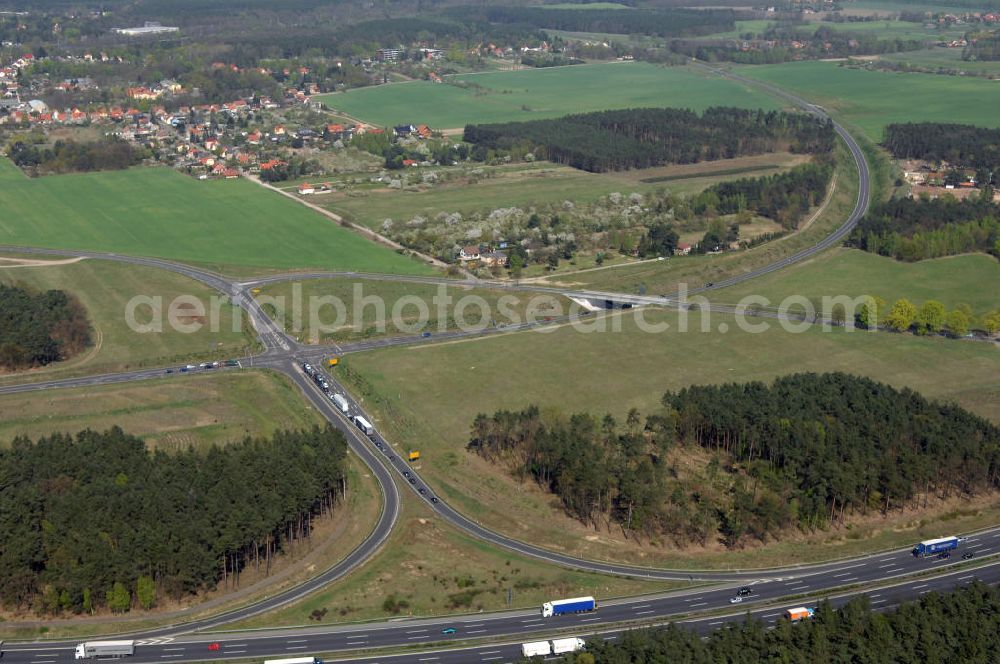 Aerial image MICHENDORF - Blick auf den Strassenverlauf der B2 Ortsumgehung Michendorf. Sie unterliegt dem Zuständigkeitsbereich Landesbetrieb Straßenwesen Niederlassung West Hauptsitz Potsdam, Steinstraße 104-106, 14480 Potsdam, Tel. +49(0)331 2334-0, Fax +49(0)331 2334-282, E-Mail: p.poststellels@ls.brandenburg.de; Die Projektsteuerung erfolgt durch Schüßler Plan Ingenieurgesellschaft mbH, Greifswalder Straße 80 A, 10405 Berlin, Tel. +49(0)30 42106 0, E-Mail: berlin@schuessler-plan.de