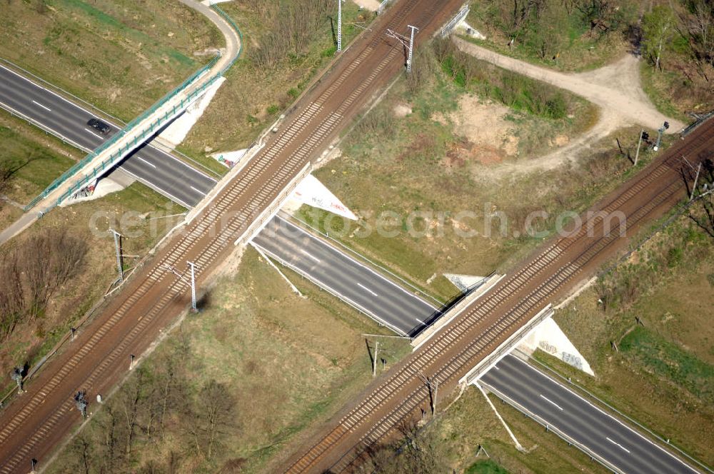 MICHENDORF from above - Blick auf den Strassenverlauf der B2 Ortsumgehung Michendorf. Sie unterliegt dem Zuständigkeitsbereich Landesbetrieb Straßenwesen Niederlassung West Hauptsitz Potsdam, Steinstraße 104-106, 14480 Potsdam, Tel. +49(0)331 2334-0, Fax +49(0)331 2334-282, E-Mail: p.poststellels@ls.brandenburg.de; Die Projektsteuerung erfolgt durch Schüßler Plan Ingenieurgesellschaft mbH, Greifswalder Straße 80 A, 10405 Berlin, Tel. +49(0)30 42106 0, E-Mail: berlin@schuessler-plan.de