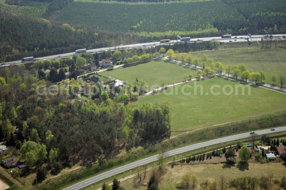 MICHENDORF from above - Blick auf den Strassenverlauf der B2 Ortsumgehung Michendorf. Sie unterliegt dem Zuständigkeitsbereich Landesbetrieb Straßenwesen Niederlassung West Hauptsitz Potsdam, Steinstraße 104-106, 14480 Potsdam, Tel. +49(0)331 2334-0, Fax +49(0)331 2334-282, E-Mail: p.poststellels@ls.brandenburg.de; Die Projektsteuerung erfolgt durch Schüßler Plan Ingenieurgesellschaft mbH, Greifswalder Straße 80 A, 10405 Berlin, Tel. +49(0)30 42106 0, E-Mail: berlin@schuessler-plan.de