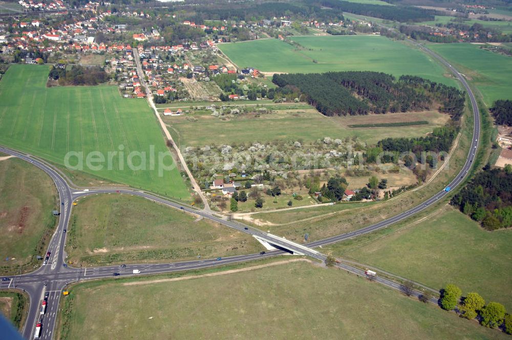 MICHENDORF from the bird's eye view: Blick auf den Strassenverlauf der B2 Ortsumgehung Michendorf. Sie unterliegt dem Zuständigkeitsbereich Landesbetrieb Straßenwesen Niederlassung West Hauptsitz Potsdam, Steinstraße 104-106, 14480 Potsdam, Tel. +49(0)331 2334-0, Fax +49(0)331 2334-282, E-Mail: p.poststellels@ls.brandenburg.de; Die Projektsteuerung erfolgt durch Schüßler Plan Ingenieurgesellschaft mbH, Greifswalder Straße 80 A, 10405 Berlin, Tel. +49(0)30 42106 0, E-Mail: berlin@schuessler-plan.de