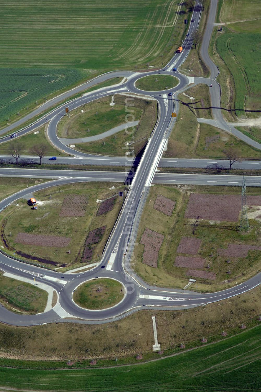 Aerial image NAUEN - Blick auf den Strassenverlauf der B273 Ortsumgehung Nauen. Sie unterliegt dem Zuständigkeitsbereich Landesbetrieb Straßenwesen Niederlassung West Hauptsitz Potsdam, Steinstraße 104-106, 14480 Potsdam, Tel. +49(0)331 2334-0, Fax +49(0)331 2334-282, E-Mail: p.poststellels@ls.brandenburg.de; Die Projektsteuerung erfolgt durch Schüßler Plan Ingenieurgesellschaft mbH, Greifswalder Straße 80 A, 10405 Berlin, Tel. +49(0)30 42106 0, E-Mail: berlin@schuessler-plan.de