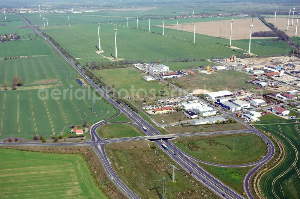 NAUEN from the bird's eye view: Blick auf den Strassenverlauf der B273 Ortsumgehung Nauen. Sie unterliegt dem Zuständigkeitsbereich Landesbetrieb Straßenwesen Niederlassung West Hauptsitz Potsdam, Steinstraße 104-106, 14480 Potsdam, Tel. +49(0)331 2334-0, Fax +49(0)331 2334-282, E-Mail: p.poststellels@ls.brandenburg.de; Die Projektsteuerung erfolgt durch Schüßler Plan Ingenieurgesellschaft mbH, Greifswalder Straße 80 A, 10405 Berlin, Tel. +49(0)30 42106 0, E-Mail: berlin@schuessler-plan.de