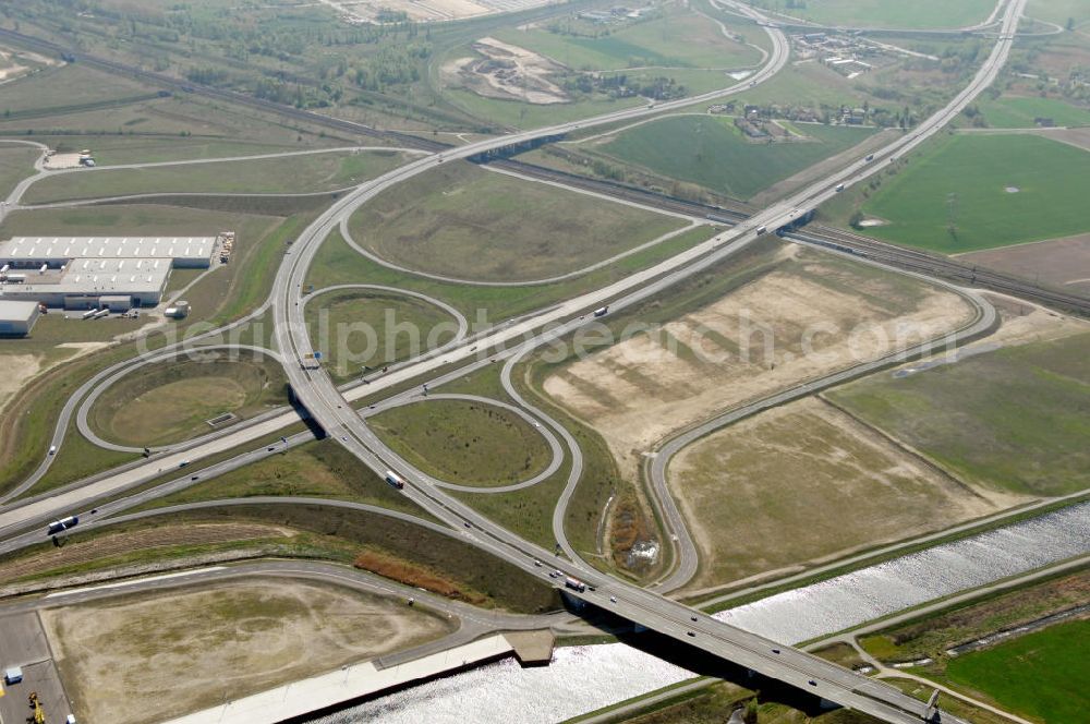 WUSTERMARK from above - Blick auf den Strassenverlauf der B5 Ortsumgehung Wustermark. Sie unterliegt dem Zuständigkeitsbereich Landesbetrieb Straßenwesen Niederlassung West Hauptsitz Potsdam, Steinstraße 104-106, 14480 Potsdam, Tel. +49(0)331 2334-0, Fax +49(0)331 2334-282, E-Mail: p.poststellels@ls.brandenburg.de; Die Projektsteuerung erfolgt durch Schüßler Plan Ingenieurgesellschaft mbH, Greifswalder Straße 80 A, 10405 Berlin, Tel. +49(0)30 42106 0, E-Mail: berlin@schuessler-plan.de