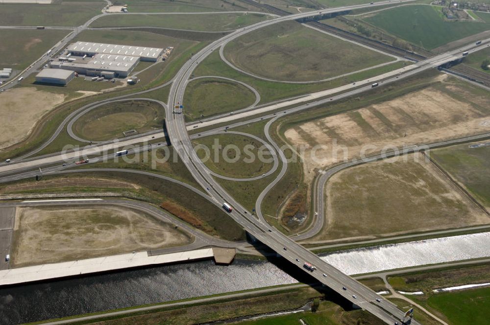 WUSTERMARK from the bird's eye view: Blick auf den Strassenverlauf der B5 Ortsumgehung Wustermark. Sie unterliegt dem Zuständigkeitsbereich Landesbetrieb Straßenwesen Niederlassung West Hauptsitz Potsdam, Steinstraße 104-106, 14480 Potsdam, Tel. +49(0)331 2334-0, Fax +49(0)331 2334-282, E-Mail: p.poststellels@ls.brandenburg.de; Die Projektsteuerung erfolgt durch Schüßler Plan Ingenieurgesellschaft mbH, Greifswalder Straße 80 A, 10405 Berlin, Tel. +49(0)30 42106 0, E-Mail: berlin@schuessler-plan.de