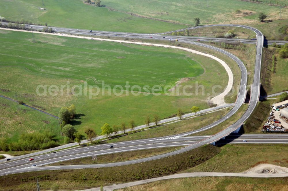 Aerial photograph WUSTERMARK - Blick auf den Strassenverlauf der B5 Ortsumgehung Wustermark. Sie unterliegt dem Zuständigkeitsbereich Landesbetrieb Straßenwesen Niederlassung West Hauptsitz Potsdam, Steinstraße 104-106, 14480 Potsdam, Tel. +49(0)331 2334-0, Fax +49(0)331 2334-282, E-Mail: p.poststellels@ls.brandenburg.de; Die Projektsteuerung erfolgt durch Schüßler Plan Ingenieurgesellschaft mbH, Greifswalder Straße 80 A, 10405 Berlin, Tel. +49(0)30 42106 0, E-Mail: berlin@schuessler-plan.de