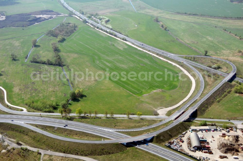 WUSTERMARK from the bird's eye view: Blick auf den Strassenverlauf der B5 Ortsumgehung Wustermark. Sie unterliegt dem Zuständigkeitsbereich Landesbetrieb Straßenwesen Niederlassung West Hauptsitz Potsdam, Steinstraße 104-106, 14480 Potsdam, Tel. +49(0)331 2334-0, Fax +49(0)331 2334-282, E-Mail: p.poststellels@ls.brandenburg.de; Die Projektsteuerung erfolgt durch Schüßler Plan Ingenieurgesellschaft mbH, Greifswalder Straße 80 A, 10405 Berlin, Tel. +49(0)30 42106 0, E-Mail: berlin@schuessler-plan.de