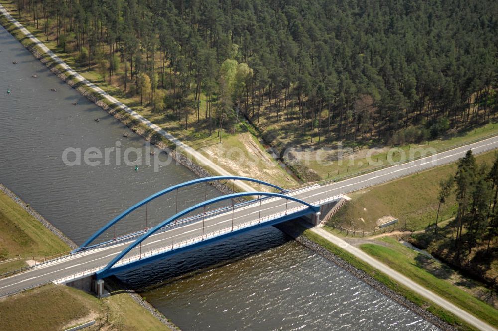 WUSTERWITZ from above - Blick auf den Strassenverlauf der L96 Ortsumgehung Wusterwitz. Sie unterliegt dem Zuständigkeitsbereich Landesbetrieb Straßenwesen Niederlassung West Hauptsitz Potsdam, Steinstraße 104-106, 14480 Potsdam, Tel. +49(0)331 2334-0, Fax +49(0)331 2334-282, E-Mail: p.poststellels@ls.brandenburg.de; Die Projektsteuerung erfolgt durch Schüßler Plan Ingenieurgesellschaft mbH, Greifswalder Straße 80 A, 10405 Berlin, Tel. +49(0)30 42106 0, E-Mail: berlin@schuessler-plan.de