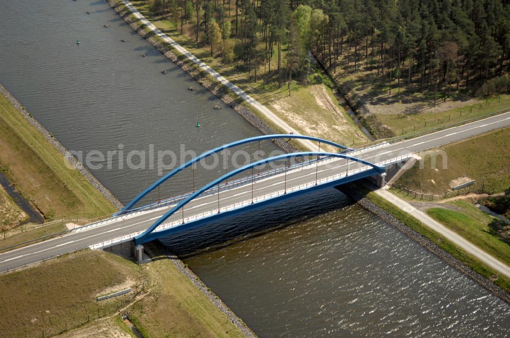 WUSTERWITZ from the bird's eye view: Blick auf den Strassenverlauf der L96 Ortsumgehung Wusterwitz. Sie unterliegt dem Zuständigkeitsbereich Landesbetrieb Straßenwesen Niederlassung West Hauptsitz Potsdam, Steinstraße 104-106, 14480 Potsdam, Tel. +49(0)331 2334-0, Fax +49(0)331 2334-282, E-Mail: p.poststellels@ls.brandenburg.de; Die Projektsteuerung erfolgt durch Schüßler Plan Ingenieurgesellschaft mbH, Greifswalder Straße 80 A, 10405 Berlin, Tel. +49(0)30 42106 0, E-Mail: berlin@schuessler-plan.de