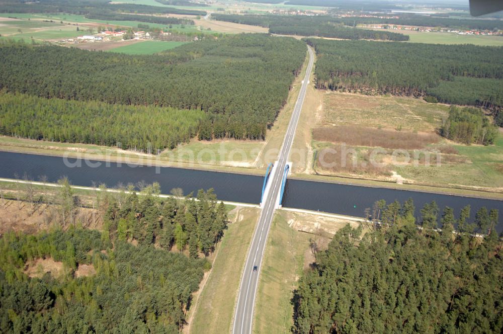 WUSTERWITZ from above - Blick auf den Strassenverlauf der L96 Ortsumgehung Wusterwitz. Sie unterliegt dem Zuständigkeitsbereich Landesbetrieb Straßenwesen Niederlassung West Hauptsitz Potsdam, Steinstraße 104-106, 14480 Potsdam, Tel. +49(0)331 2334-0, Fax +49(0)331 2334-282, E-Mail: p.poststellels@ls.brandenburg.de; Die Projektsteuerung erfolgt durch Schüßler Plan Ingenieurgesellschaft mbH, Greifswalder Straße 80 A, 10405 Berlin, Tel. +49(0)30 42106 0, E-Mail: berlin@schuessler-plan.de