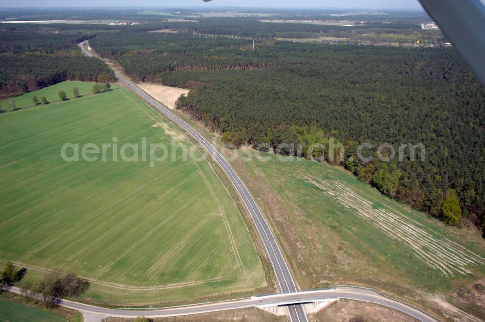 Aerial photograph WUSTERWITZ - Blick auf den Strassenverlauf der L96 Ortsumgehung Wusterwitz. Sie unterliegt dem Zuständigkeitsbereich Landesbetrieb Straßenwesen Niederlassung West Hauptsitz Potsdam, Steinstraße 104-106, 14480 Potsdam, Tel. +49(0)331 2334-0, Fax +49(0)331 2334-282, E-Mail: p.poststellels@ls.brandenburg.de; Die Projektsteuerung erfolgt durch Schüßler Plan Ingenieurgesellschaft mbH, Greifswalder Straße 80 A, 10405 Berlin, Tel. +49(0)30 42106 0, E-Mail: berlin@schuessler-plan.de