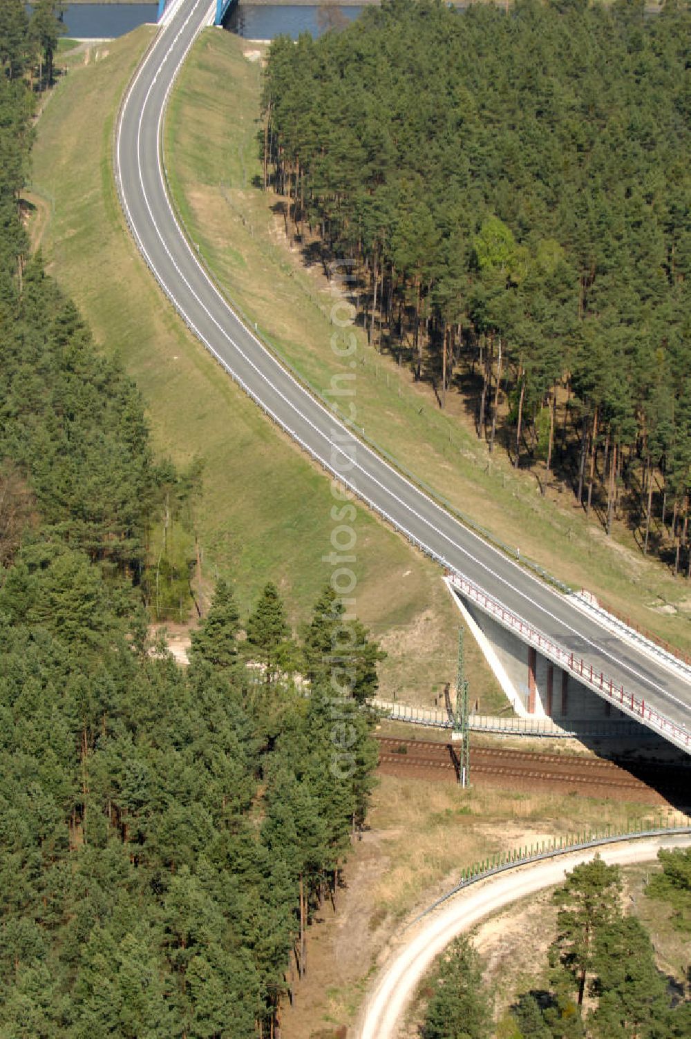 Aerial photograph WUSTERWITZ - Blick auf den Strassenverlauf der L96 Ortsumgehung Wusterwitz. Sie unterliegt dem Zuständigkeitsbereich Landesbetrieb Straßenwesen Niederlassung West Hauptsitz Potsdam, Steinstraße 104-106, 14480 Potsdam, Tel. +49(0)331 2334-0, Fax +49(0)331 2334-282, E-Mail: p.poststellels@ls.brandenburg.de; Die Projektsteuerung erfolgt durch Schüßler Plan Ingenieurgesellschaft mbH, Greifswalder Straße 80 A, 10405 Berlin, Tel. +49(0)30 42106 0, E-Mail: berlin@schuessler-plan.de