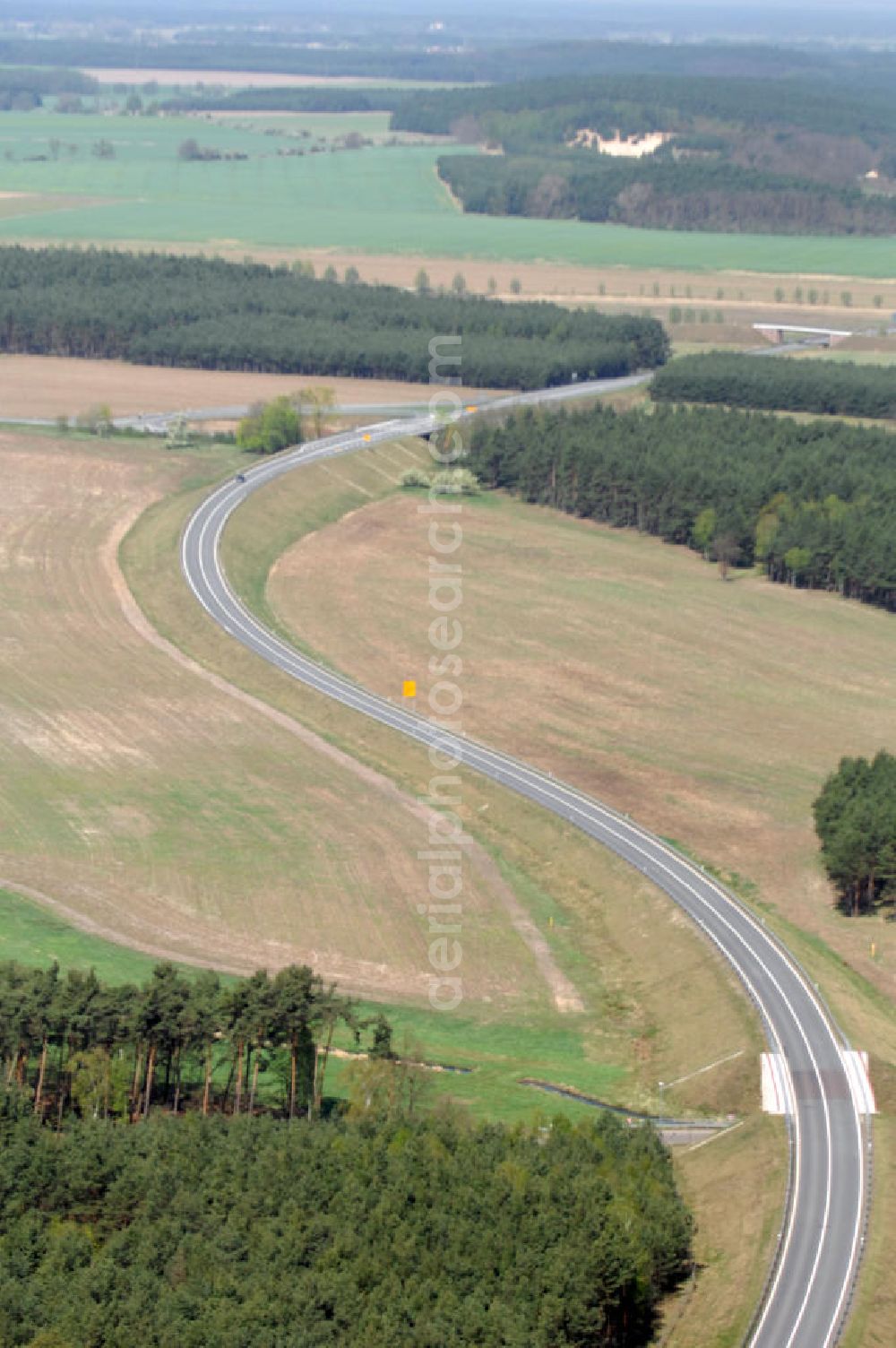 Aerial image WUSTERWITZ - Blick auf den Strassenverlauf der L96 Ortsumgehung Wusterwitz. Sie unterliegt dem Zuständigkeitsbereich Landesbetrieb Straßenwesen Niederlassung West Hauptsitz Potsdam, Steinstraße 104-106, 14480 Potsdam, Tel. +49(0)331 2334-0, Fax +49(0)331 2334-282, E-Mail: p.poststellels@ls.brandenburg.de; Die Projektsteuerung erfolgt durch Schüßler Plan Ingenieurgesellschaft mbH, Greifswalder Straße 80 A, 10405 Berlin, Tel. +49(0)30 42106 0, E-Mail: berlin@schuessler-plan.de