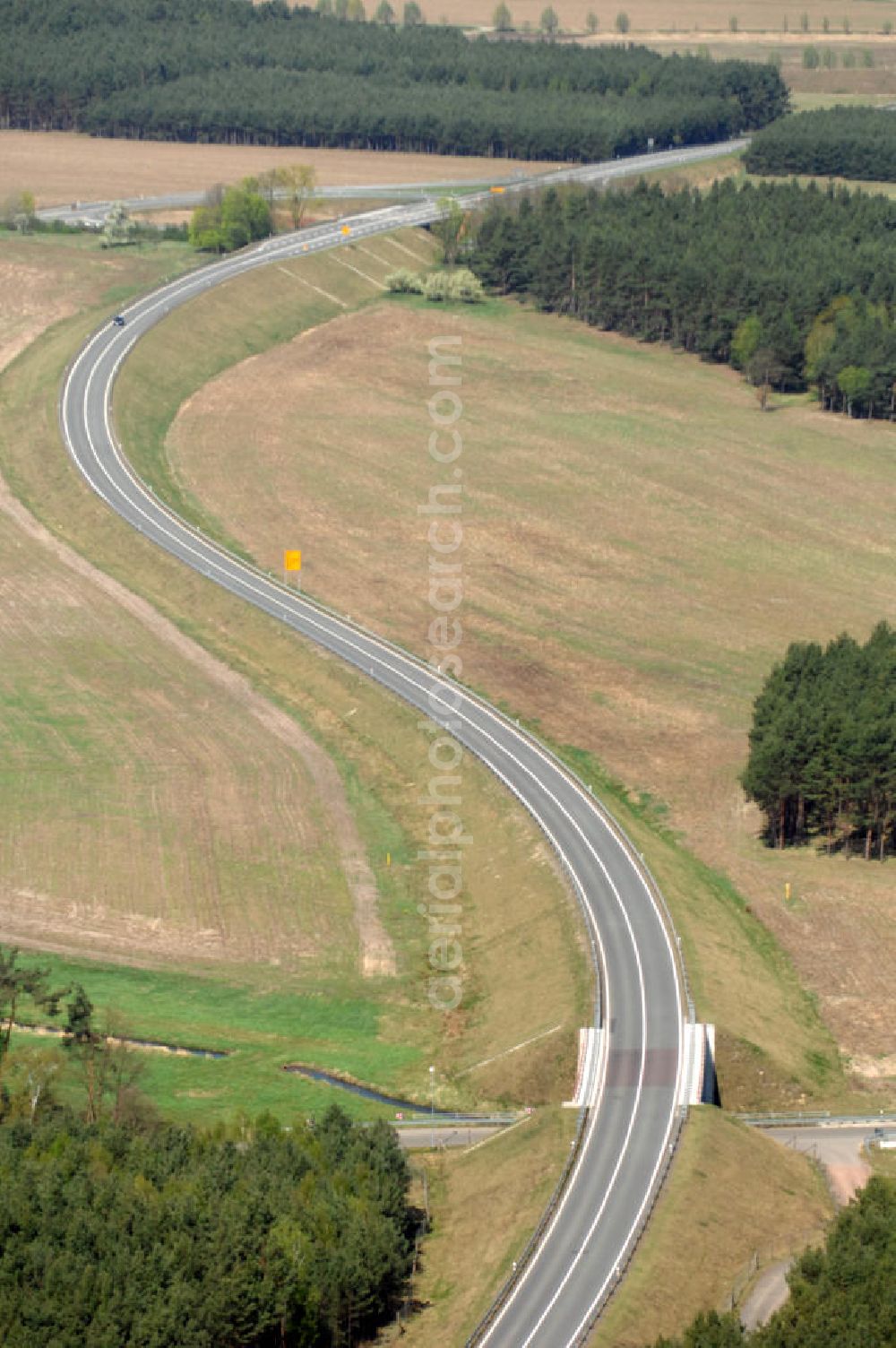 Aerial photograph WUSTERWITZ - Blick auf den Strassenverlauf der L96 Ortsumgehung Wusterwitz. Sie unterliegt dem Zuständigkeitsbereich Landesbetrieb Straßenwesen Niederlassung West Hauptsitz Potsdam, Steinstraße 104-106, 14480 Potsdam, Tel. +49(0)331 2334-0, Fax +49(0)331 2334-282, E-Mail: p.poststellels@ls.brandenburg.de; Die Projektsteuerung erfolgt durch Schüßler Plan Ingenieurgesellschaft mbH, Greifswalder Straße 80 A, 10405 Berlin, Tel. +49(0)30 42106 0, E-Mail: berlin@schuessler-plan.de