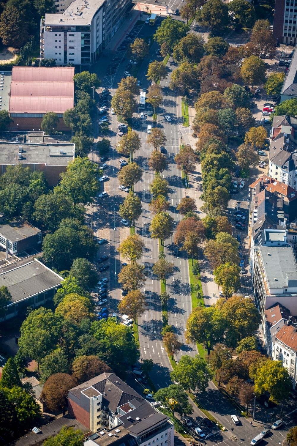 Dortmund from the bird's eye view: Course of the Ostwall street in downtown Dortmund in the state of North Rhine-Westphalia. The green and wooded street is part of the ring road surrounding the city centre of Dortmund