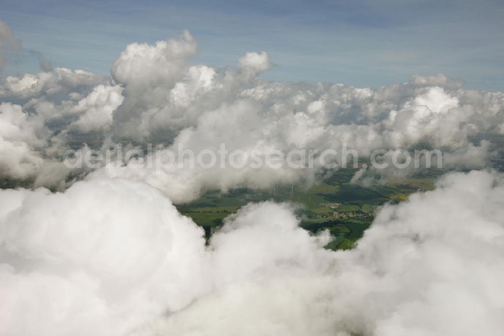 Aerial image Heiligengrabe - Blick auf Strato- und Kumuluswolkenfelder über landwirtschaftlichen Feldern der Ostprignitz im Umfeld von Heiligengrabe. Besonders in den Vormittagsstunden neigt frühsommerliches Wetter oft zu Quellwolkenbildung mit Niederschlag. View of Strato-cumulus clouds over farm fields near Heiligengrabe.