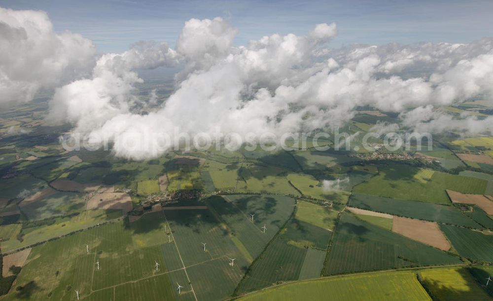 Heiligengrabe from the bird's eye view: Blick auf Strato- und Kumuluswolkenfelder über landwirtschaftlichen Feldern der Ostprignitz im Umfeld von Heiligengrabe. Besonders in den Vormittagsstunden neigt frühsommerliches Wetter oft zu Quellwolkenbildung mit Niederschlag. View of Strato-cumulus clouds over farm fields near Heiligengrabe.