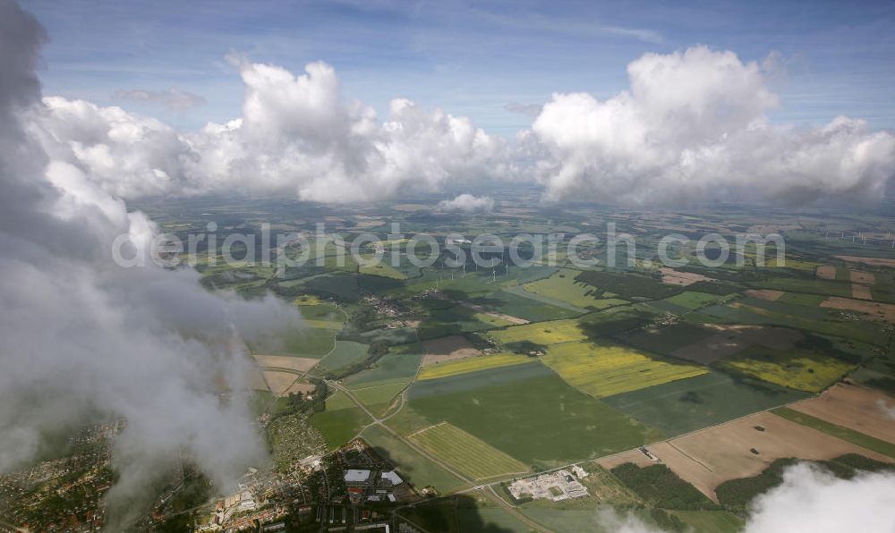 Aerial image Heiligengrabe - Blick auf Strato- und Kumuluswolkenfelder über landwirtschaftlichen Feldern der Ostprignitz im Umfeld von Heiligengrabe. Besonders in den Vormittagsstunden neigt frühsommerliches Wetter oft zu Quellwolkenbildung mit Niederschlag. View of Strato-cumulus clouds over farm fields near Heiligengrabe.