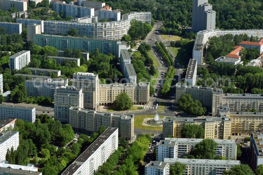 Aerial image Berlin - View of the Strausberger Platz with fountain in the district Friedrichshain of Berlin