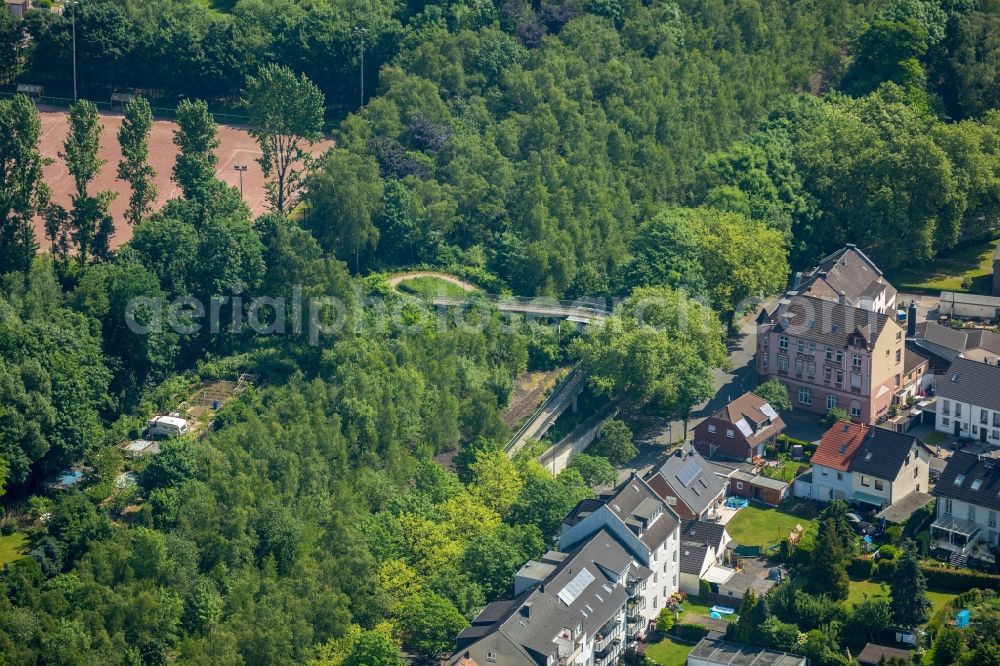 Aerial photograph Bochum - Distance guidance of the wheel of way and the skat road bicycle quick way Ruhr RS1 in the district of Wattenscheid in Bochum in the federal state North Rhine-Westphalia, Germany