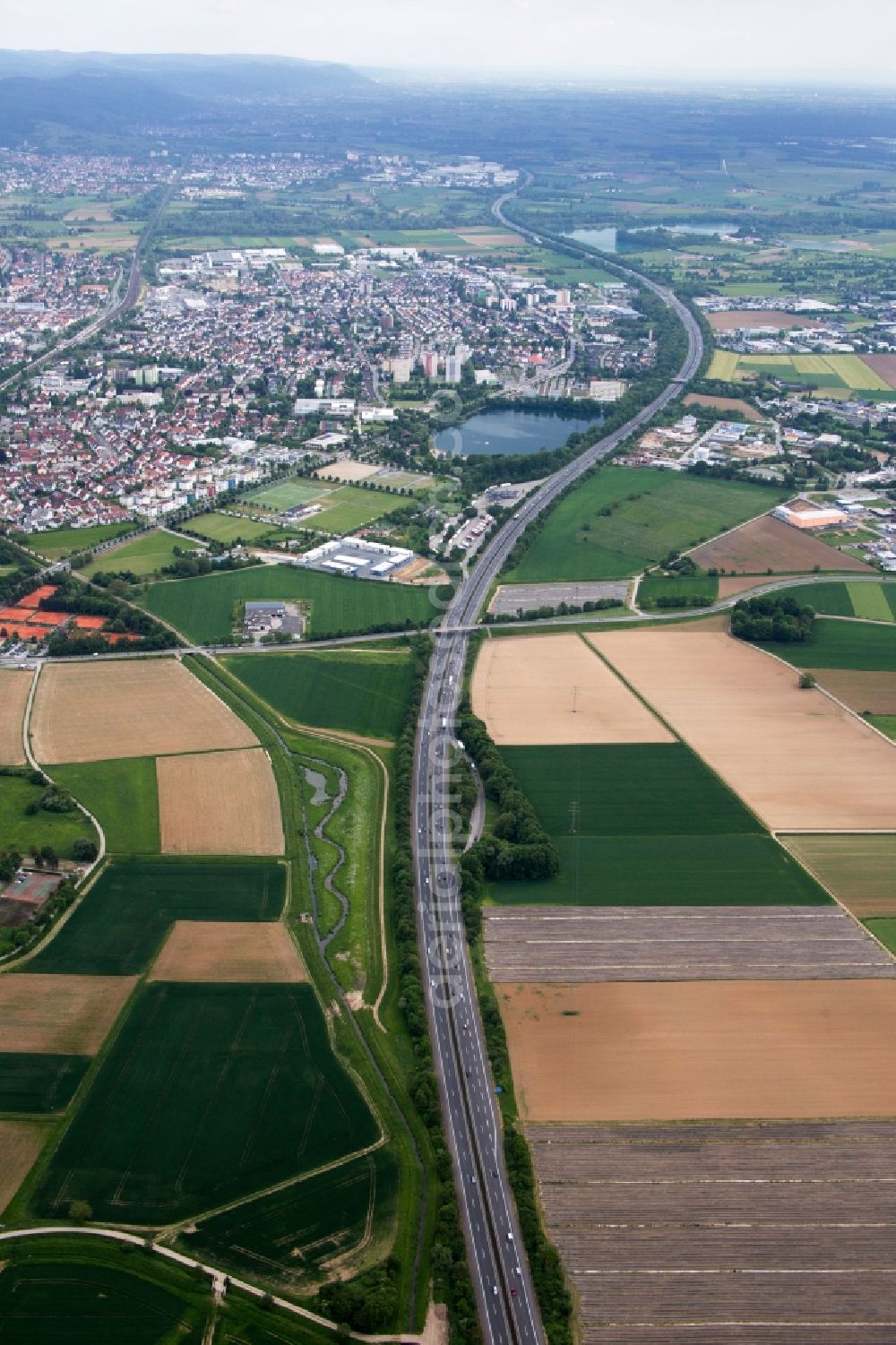 Bensheim from the bird's eye view: Route of the highway A5 in the district Auerbach in Bensheim in the state Hesse