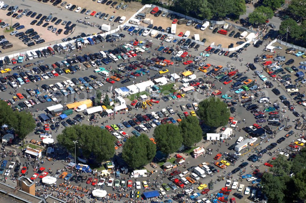 Hamburg from the bird's eye view: Blick auf die Street Mag Show Hamburg auf dem Heiligengeistfeld. American Car, VW Bug und Harley Festival. Kontakt: Motor Event GmbH, Theaterstr. 8, 30159 Hannover, Tel. +49(0)511 3280 61, Fax +49(0)511 3280 62, info@streetshows.de,