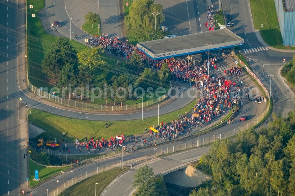 Aerial image Bochum - Demonstration against FusionsBuilding and production halls on the premises of thyssenkrupp Steel Europe AG in Bochum in the state North Rhine-Westphalia, Germany