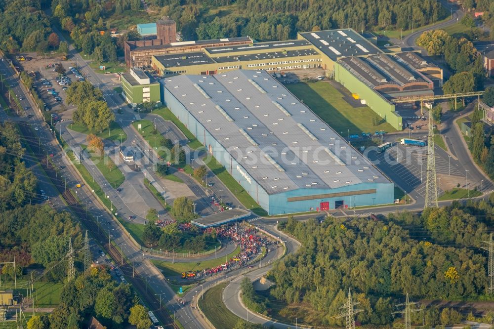 Aerial photograph Bochum - Demonstration against FusionsBuilding and production halls on the premises of thyssenkrupp Steel Europe AG in Bochum in the state North Rhine-Westphalia, Germany