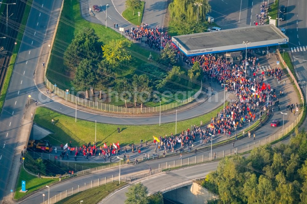 Bochum from above - Demonstration against FusionsBuilding and production halls on the premises of thyssenkrupp Steel Europe AG in Bochum in the state North Rhine-Westphalia, Germany