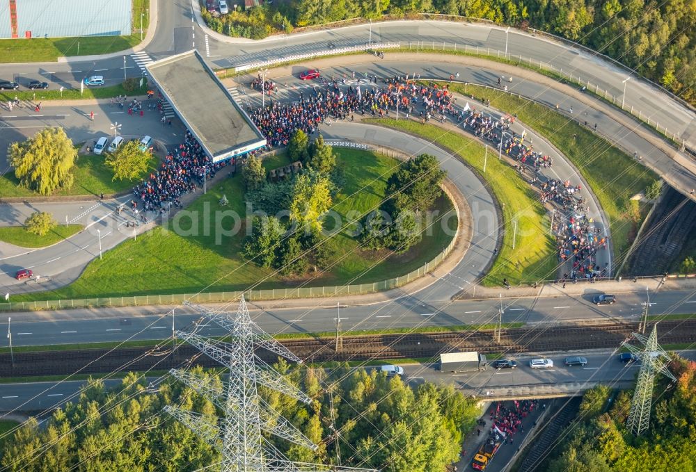 Aerial photograph Bochum - Demonstration against FusionsBuilding and production halls on the premises of thyssenkrupp Steel Europe AG in Bochum in the state North Rhine-Westphalia, Germany