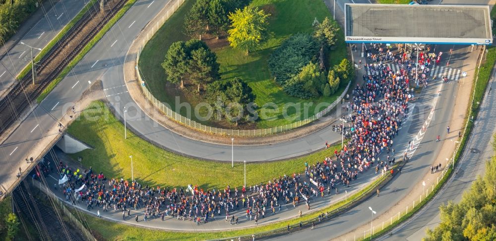 Bochum from the bird's eye view: Demonstration against FusionsBuilding and production halls on the premises of thyssenkrupp Steel Europe AG in Bochum in the state North Rhine-Westphalia, Germany