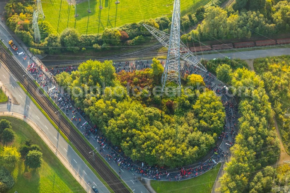 Aerial photograph Bochum - Demonstration against FusionsBuilding and production halls on the premises of thyssenkrupp Steel Europe AG in Bochum in the state North Rhine-Westphalia, Germany