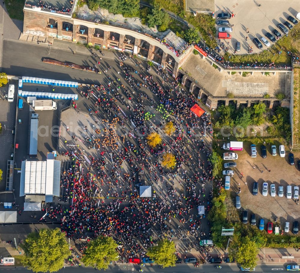 Bochum from above - Demonstration against FusionsBuilding and production halls on the premises of thyssenkrupp Steel Europe AG in Bochum in the state North Rhine-Westphalia, Germany